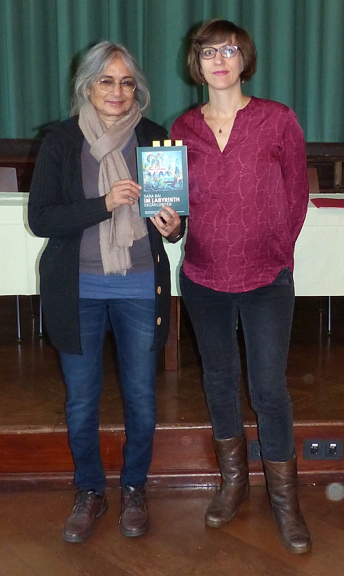 Die Autorin Sara Raj und Johanna Hahn.